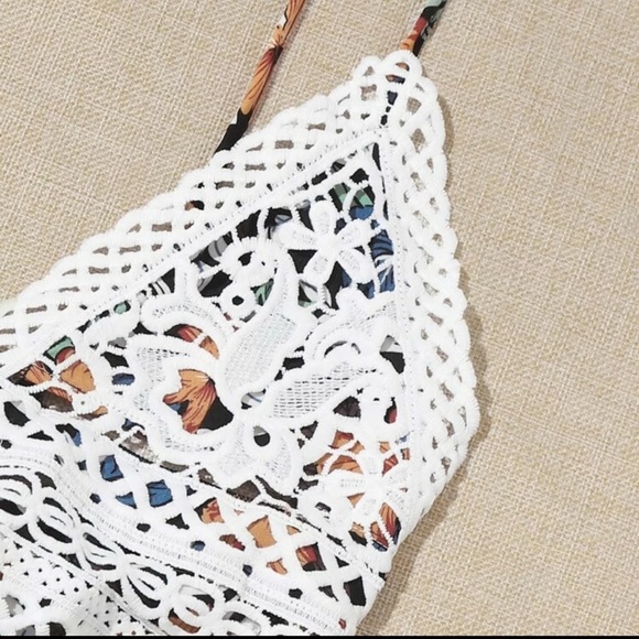 🛍 SHEIN Tie Back Floral Romper - Picture 4 of 6